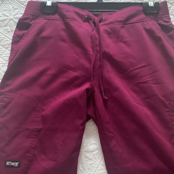 Grey’s Anatomy Scrubs - Picture 3 of 5